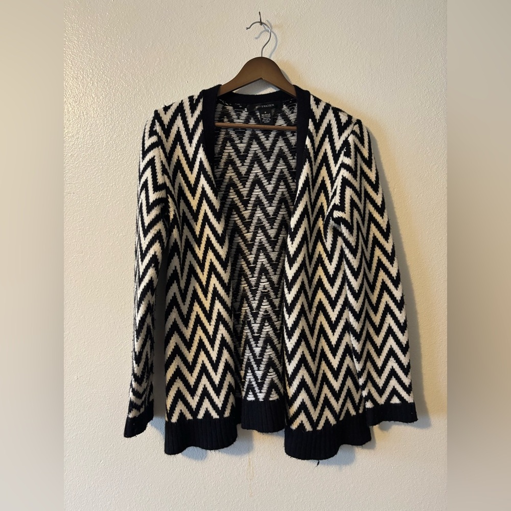89th & Madison Zigzag Black and White Cardigan